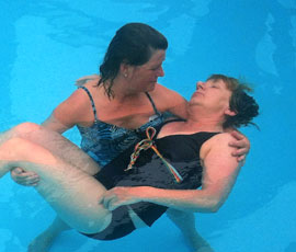 Im Wasser getragen werden